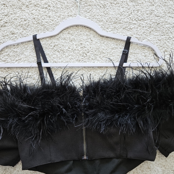 Black Feather Body con Maxi Dress - Picture 4 of 10